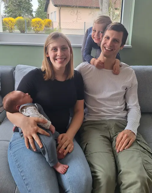 Der kleine Levi bereichert nun das Leben von Kathleen, Philipp und dem großen Bruder Ben Bartmann. | Foto: Marktgemeinde Lanzenkirchen