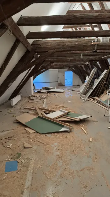 Die Ausstellungsräume im Dachgeschoss von Schloss Gloggnitz wurden renoviert (Bild).  | Foto: Stadtgemeinde Gloggnitz