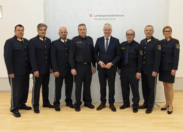 Auszeichnungen für verdiente Beamte der Polizeiinspektion Zwettl