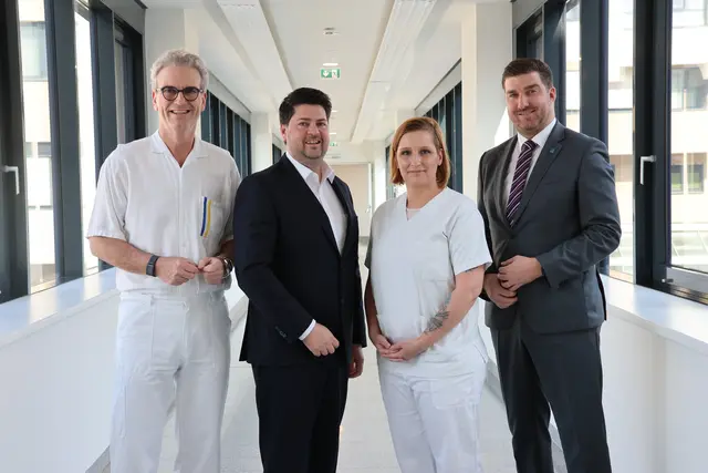 Veronika Jirkovska, MBA (Mitte) mit Ärztlichem Direktor Primar Ronald Zwrtek, Pflegedirektor Christian Pleil und dem Kaufmännischen Direktor Florian Trummer des Landesklinikums Mistelbach-Gänserndorf (v.r.). | Foto: Landesklinikum Mistelbach-Gänserndorf