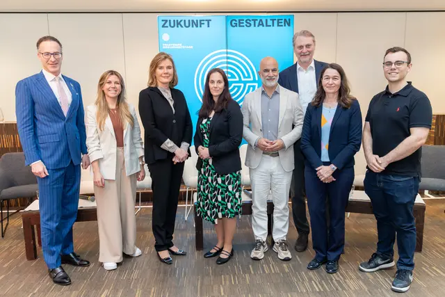 Die Vortragenden von links nach rechts: Shariat, Leutgeb, Höltl, Neumayer-Stickler, Valipour, Psota, Kohlberger, Hochreiter. | Foto: Praevenire/APA-Fotoservice/Krisztian Juhasz