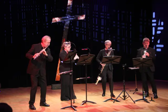 4 auf dem Holzweg mit Golgotha im Europasaal