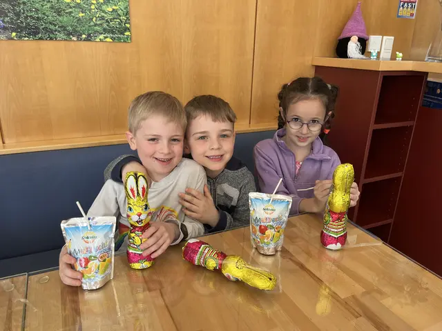 Kindergartenkinder zu Besuch im Pflege- und Betreuungszentrum