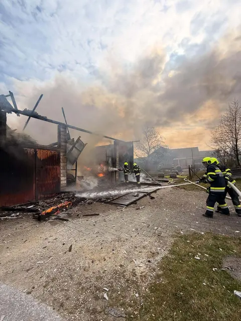 Unter der Einsatzleitung von HBI Stefan Stocker waren acht Feuerwehren im Einsatz. | Foto: FF Köppling