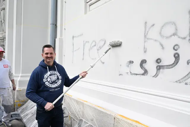Für Bezirksvorsteher Marcus Franz (SPÖ) war die Hilfsbereitschaft ein starkes Signal für den Zusammenhalt im Bezirk.  | Foto: Matthias Pandrea / Mein Bezirk