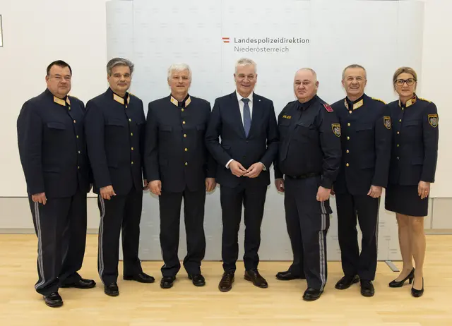 Bei einer offiziellen Auszeichnungsfeier in der Landespolizeidirektion St. Pölten gab es auch "Ehrungen" für den Bezirk Horn. | Foto: Greene-81 Horn