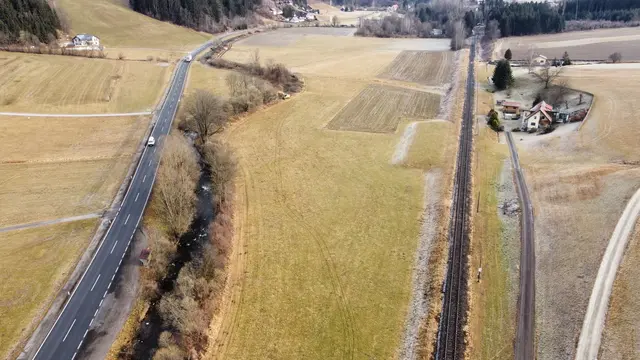 Vor Baubeginn: Hier wird gerade der Hochwasserschutz gebaut.  | Foto: Freigassner