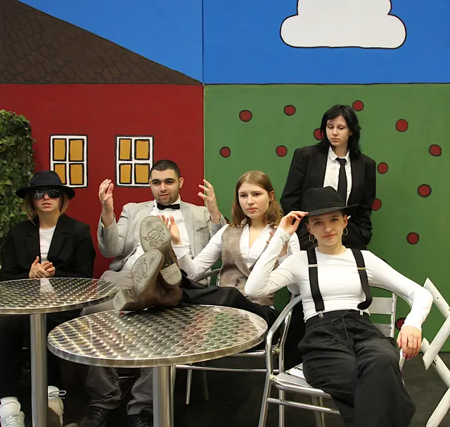 Arianna, Abdul, Sofiia, Anna &amp; Giulia in "Die Familie".  | Foto: Lea-Céline Ambrusch