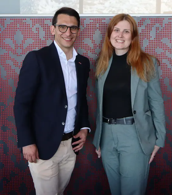 Bezirksstellenleiter WKO Imst Nico Tilg und Julia Gschwentner (Branchenverbund Gastronomie und Hoterlerie) als geladene Gäste bei der Competition.  | Foto: Tatschl