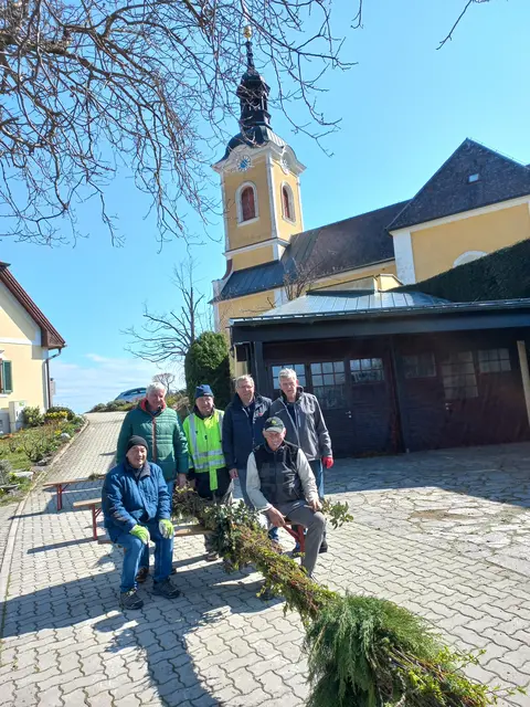 Riesen-Palmbuschen und feierliche Teilnahme an der Osterprozession in Kitzeck