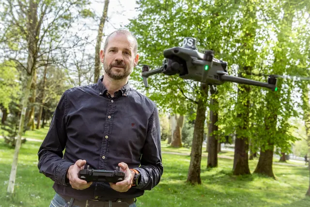 Oliver Bimber, Leiter des Instituts für Computer Graphics, war bei der Suche dabei. Die JKU hat die Bildaufnahmen durch KI-Systeme untersucht.  | Foto: JKU Linz