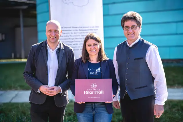 v.l.n.r. Roland Rauch (GF Ferienregion NPHT), Christine Reichholf (Projektleiterin Hohe Tauern Bike Trail), Bgm. Michael Obermoser (AR der Ferienregion NPHT) | Foto: Florian Kreidl-Glück