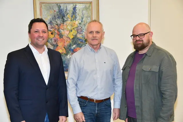 Bgm. Markus Tafeit mit Finanzreferent Helmut Grangl und Vize Mario Reiter. | Foto: Freigassner
