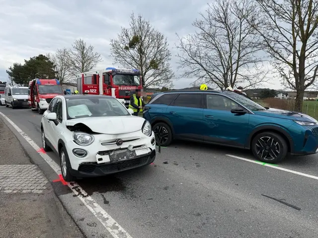 Einsatzkräfte schnell vor Ort nach Unfall auf der B25 in Purgstall