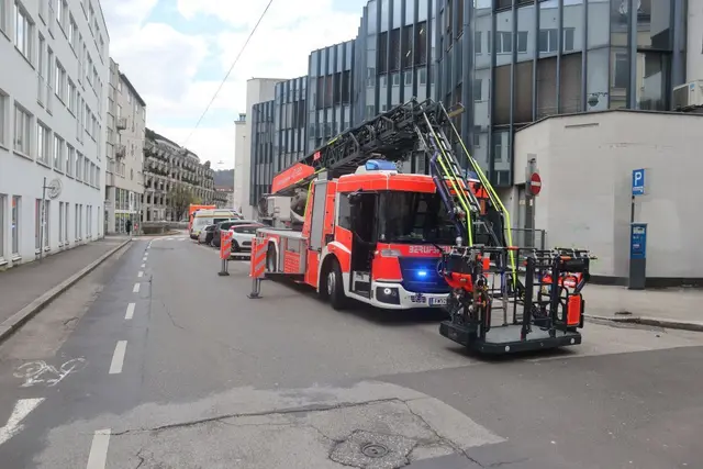 In einem Freizeitbetrieb in Urfahr begann eine Nebelmaschine aufgrund eines technischen Defekts zu brennen. | Foto: Berufsfeuerwehr Linz