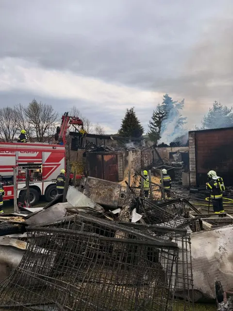 Brandgut musste mit dem Greifer der FF Ligist entfernt werden. | Foto: FF Köppling