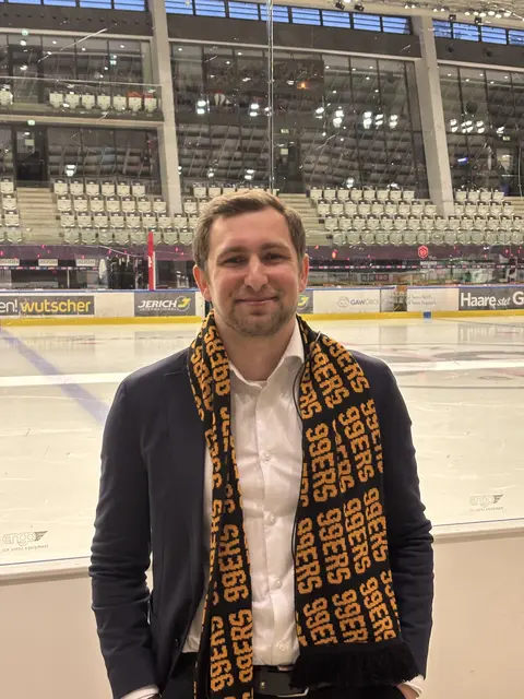 Mit Leib und Seele Moderator der Graz99ers Spiele: Dennis Buchrieser.  | Foto: MeinBezirk/Nina Hörack
