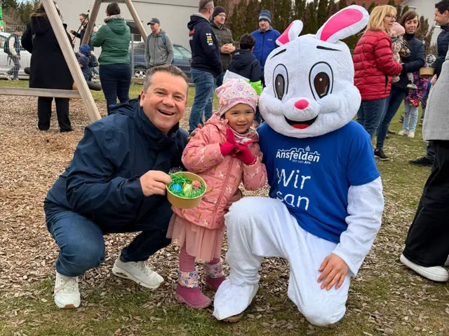 Auch Bürgermeister Christian Partoll war mit dabei beim Nesterlsuchen in Audorf. | Foto: FPÖ Ansfelden