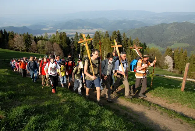 Ankunft der Sörger Gruppe auf dem Magdalensberg (Aufnahme nicht datiert) | Foto: Johann Jaritz