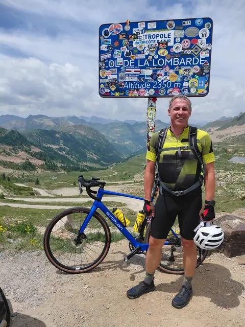 Geza Gemes ist generell sehr sportlich, in seinem Büro findet man aber ein Rennrad. | Foto: Gemes privat