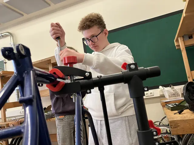 Alte Räder von Schülern des Poly Enns aufbereitet suchen neue Besitzer