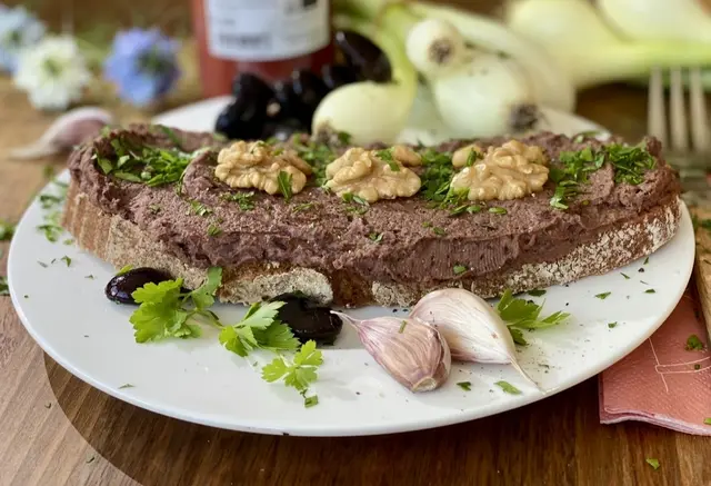 Vegan ist die Osterjause auch bei Gerda Sammer-Schmidt - eine Mischung aus Selbstgemachtem und Ersatzprodukten.  | Foto: MeinBezirk/Gerda Sammer-Schmidt