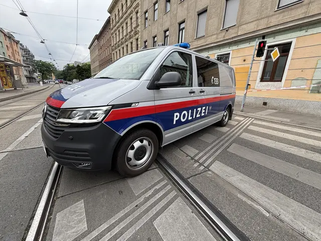 Eine Leiche wurde Donnerstagabend in einer Wohnung in Penzing gefunden. Die Polizei konnte einen Tatverdächtigen festnehmen. (Archivbild) | Foto: Andreas Pölzl/MeinBezirk