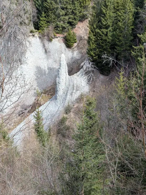 Diese "Erdpfeiler" sind steile, turm- oder kegelförmige Erosionsformen und stammen aus der Eiszeit. | Foto: Gerda Fleißner