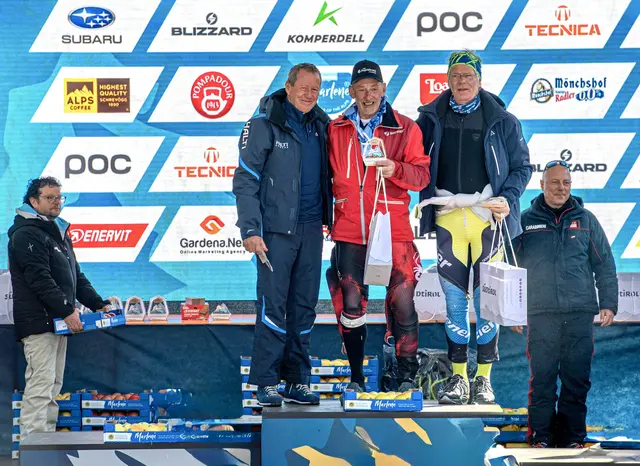 Siegerbild Gardenissima 2026 Klasse Master 8: Der strahlende Sieger Christian Kronberger (Bildmitte), der den Zweitplatzierten um sieben Sekunden und den Dritten um 12 Sekunden distanzierte. | Foto: OK Gardenissima