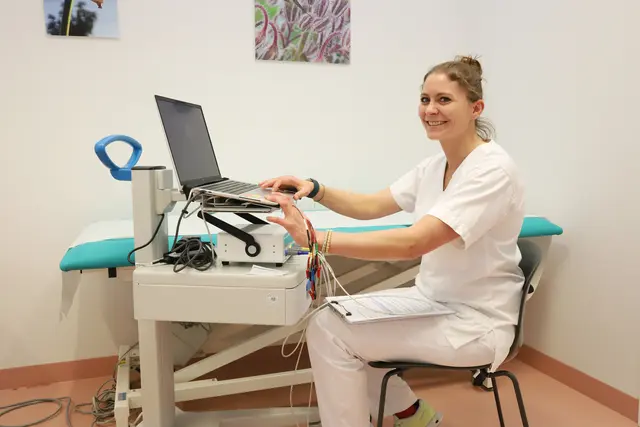 Diätologin Theres Kovarik bei der Arbeit im Landesklinikum Baden-Mödling. | Foto: NÖ LGA – Landesklinikum Baden-Mödling