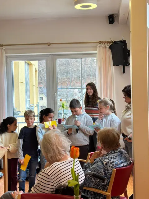 Die Kinder der 4a Klasse hatten die Möglichkeit in Gruppen eine Geschichte zu schreiben, beim Vorlesen durften sie sich mit dem Mikrofon und dem iPad arbeiten.
