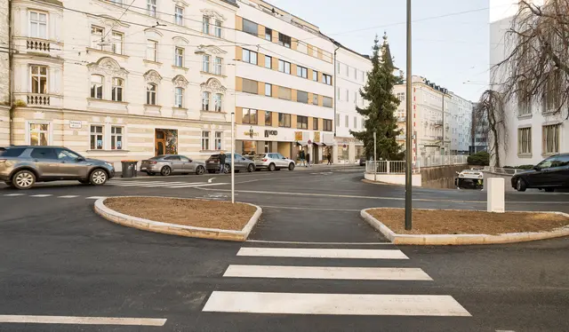 Um das Zu-Fuß-Gehen in der Stadt Salzburg attraktiver zu machen, investiert die Stadt derzeit in neue und breitere Gehsteige.
 | Foto: Stadt Salzburg/Alexander Killer