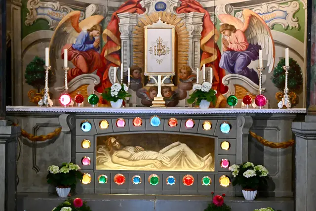 Das Ostergrab in der Alten Pfarrkirche in Völs. | Foto: Hassl