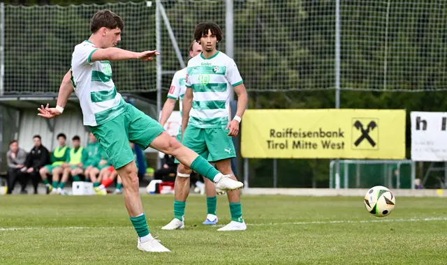 Lukas Schweighofer war unbedrängt - dieser Ball landete im Oberperfer Netz. | Foto: Hassl