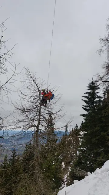 Erschöpfte Wanderin am Untersberg von Bergrettung Grödig geborgen