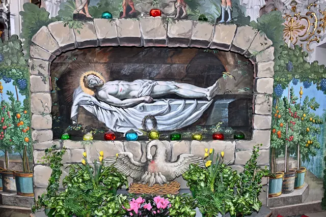 Das Ostergrab in der Wallfahrtskirche  in Götzens. | Foto: Hassl