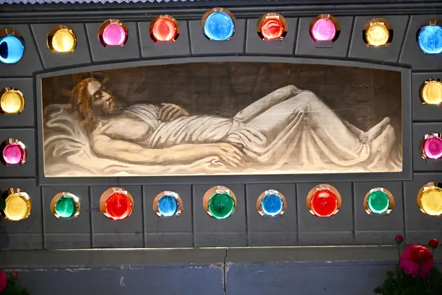 Das Ostergrab in der Alten Pfarrkirche in Völs. | Foto: Hassl