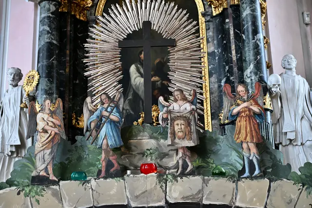 Das Ostergrab in der Wallfahrtskirche  in Götzens. | Foto: Hassl