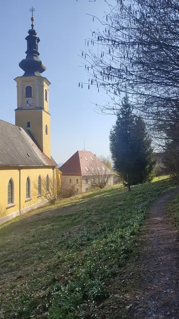 Der Rosenkranzweg startet etwas oberhalb der Pfarrkirche... | Foto: Günther Koch 