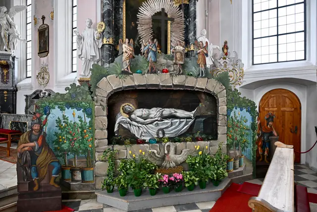 Das Ostergrab in der Wallfahrtskirche  in Götzens. | Foto: Hassl