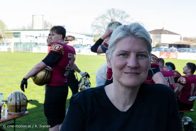 Obfrau Martina Kornhäusl, zugleich Gameday Managerin und zugleich Mutter des Quaterbacks Oliver Kornhäusl.
 | Foto: cine-motion.at / R. Ivanek
