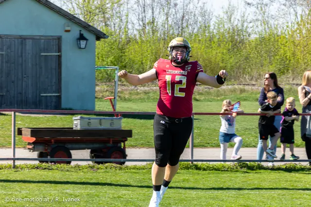 Einlauf der Nr. 12 . Quaterback Oliver Kornhäusl. | Foto: cine-motion.at / R. Ivanek