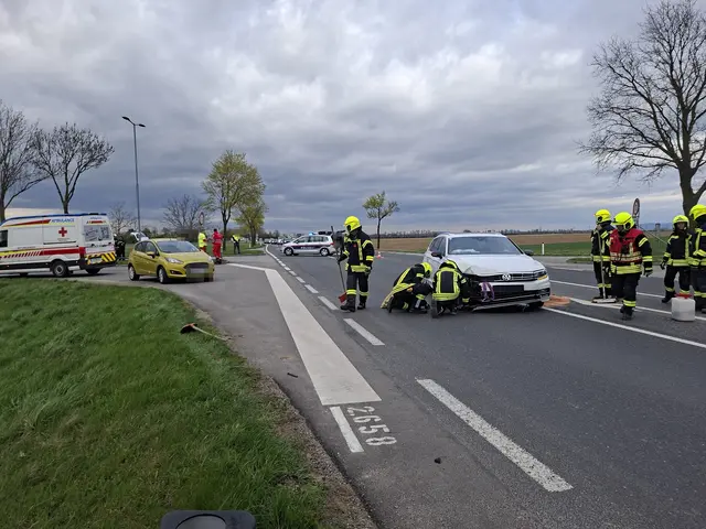 Am Samstagnachmittag (04. April 2026) ereignete sich auf der B19 bei der Abzweigung nach Langenrohr ein Verkehrsunfall, bei dem zwei Pkw miteinander kollidierten. | Foto: DOKU NÖ