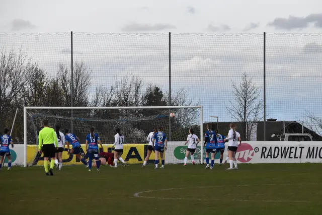 Pech für Südburgenland - Paula Schöll war nach einem Eckball geschlagen, aber der Wind bugsierte den Ball aus dem Gefahrenbereich. | Foto: MeinBezirk/Michael Strini