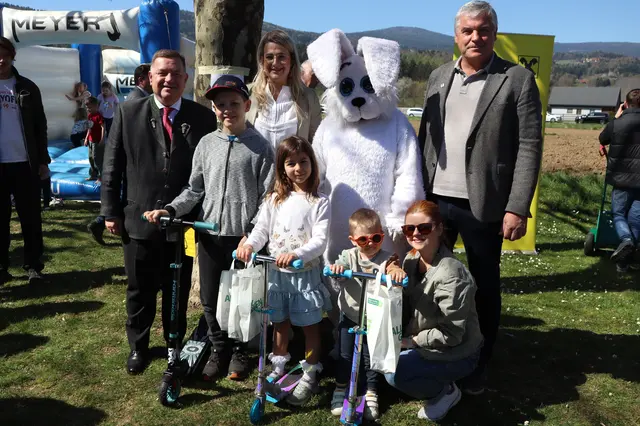Der Osterhase der ÖVP Stainz im Einsatz für die Kids