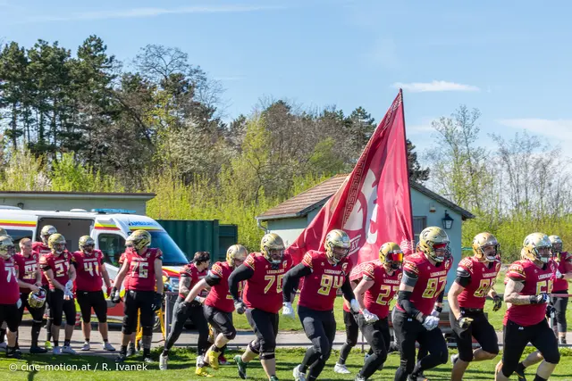 Einlauf auf das Spielfeld - die Carnuntum Legionaries. | Foto: cine-motion.at / R. Ivanek