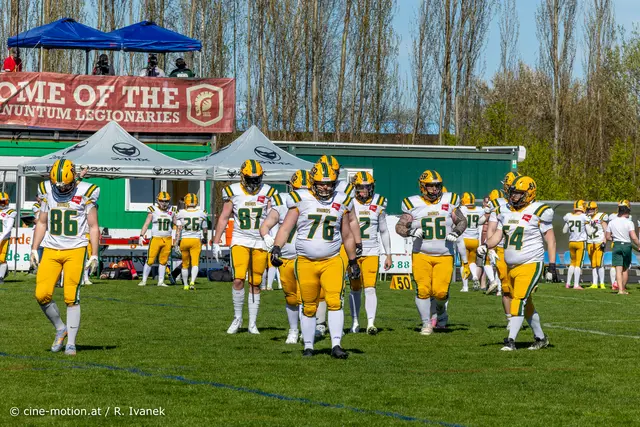 Die Mannschaften des Gegners - Rhinos in ihren Clubfarben. | Foto: cine-motion.at / R. Ivanek