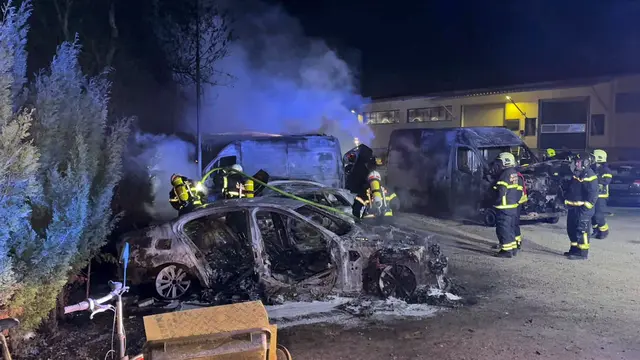 Insgesamt standen 65 Einsatzkräfte der drei Feuerwehren im Einsatz. | Foto: BFKDO BADEN / Stefan Schneider