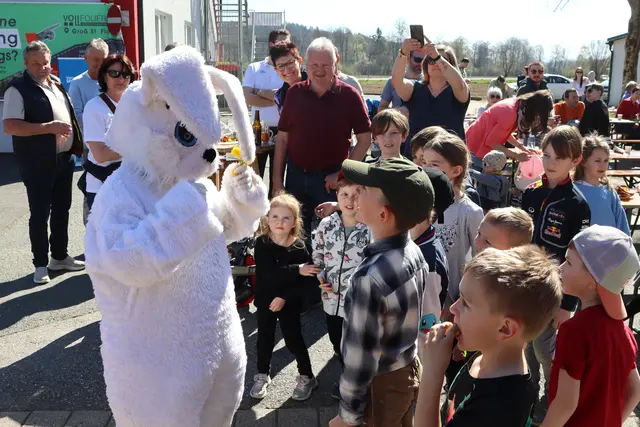 Hauptakteuer war Osterhase Melanie | Foto: Gerhard Langmann