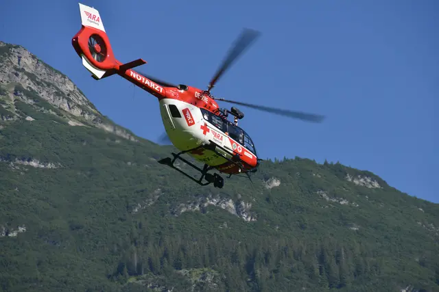 Verkehrsunfälle und Körperverletzung vor Lokal